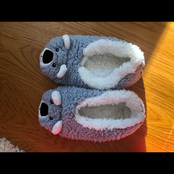 Slippers - Picture 3 of 4